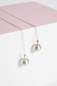 Hallmarked sterling silver mama-to-bee Mexican bola pregnancy necklace in 9ct gold and 9ct rose gold